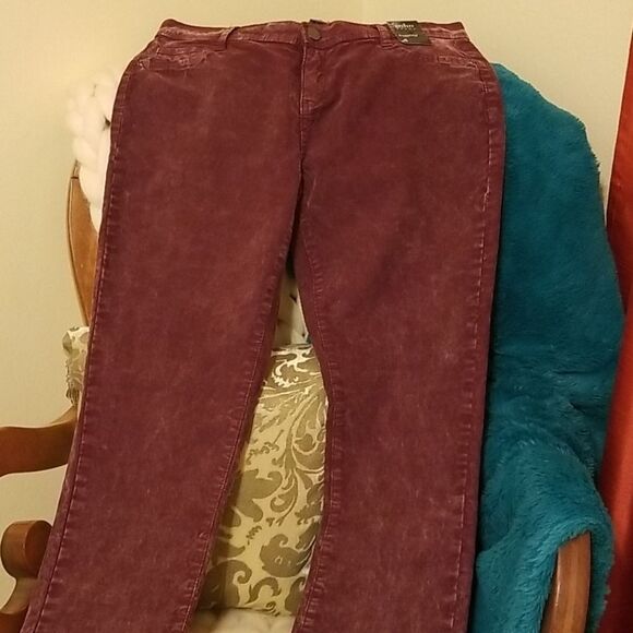 New York & Co Soho distressed corduroy burgundy jeans size 4 - Picture 4 of 5
